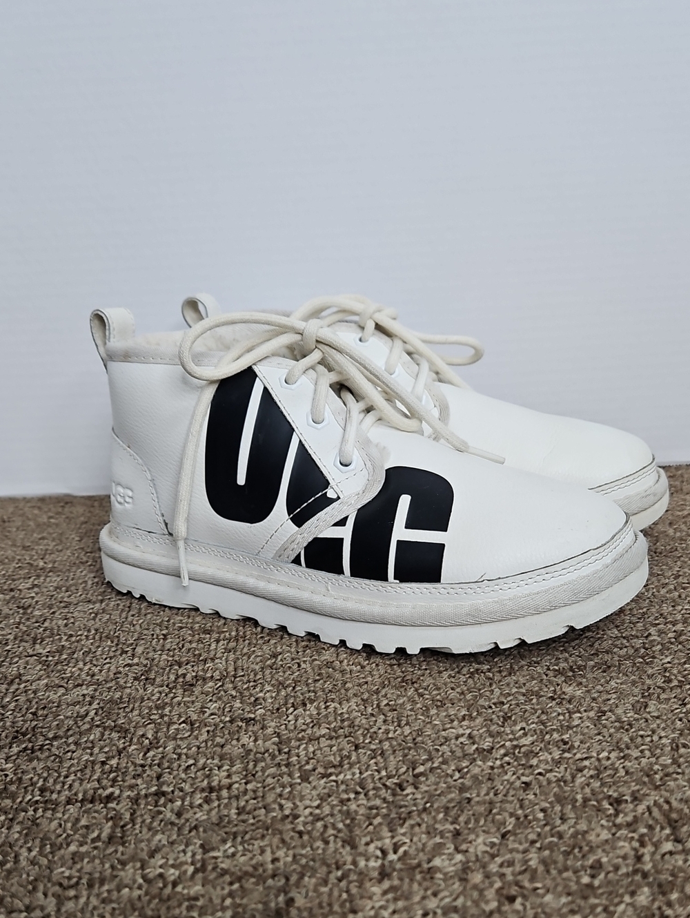 UGG Boots Neumel Chukka White & Black Leather Graphic Logo Sz 5 36